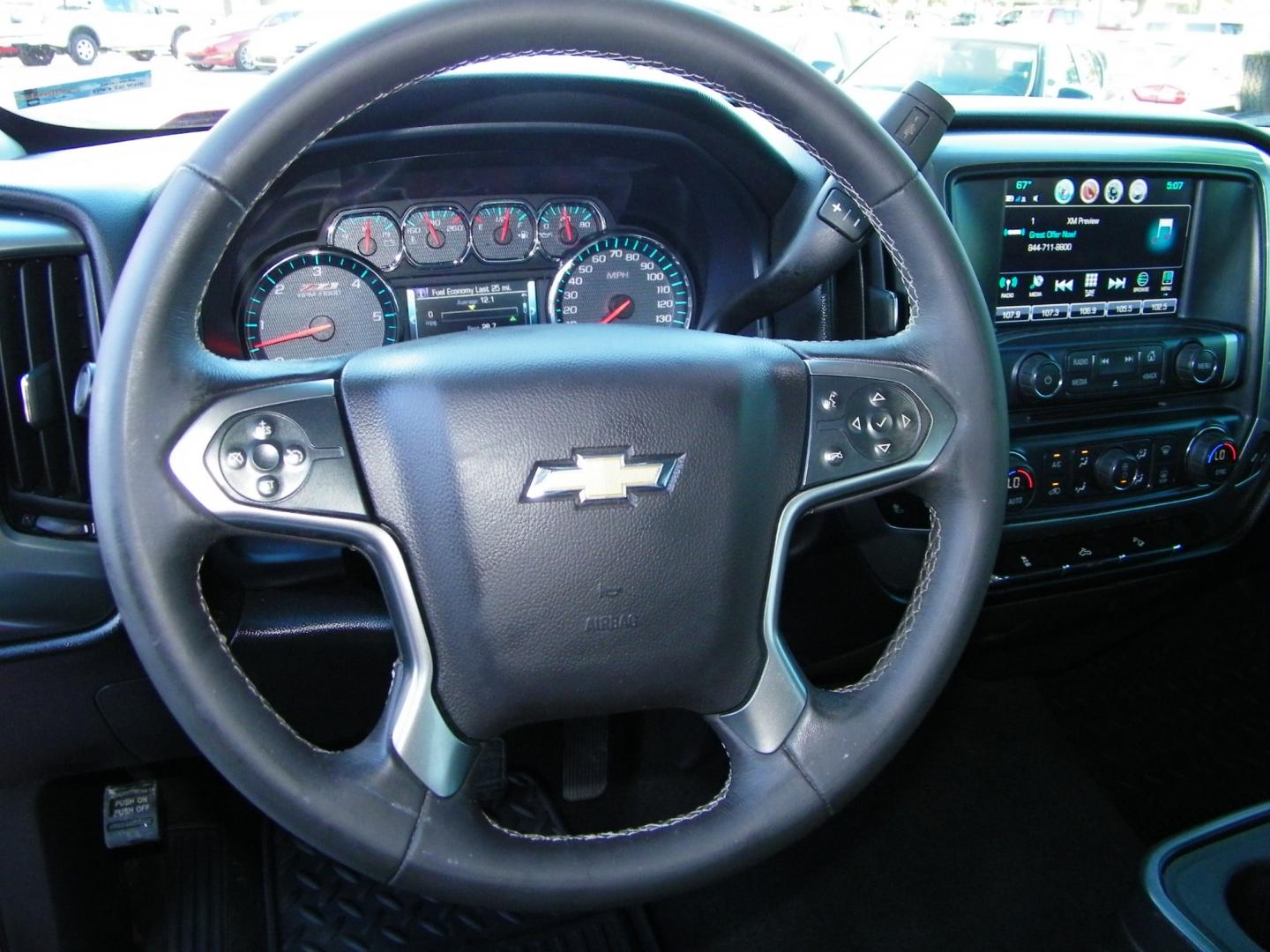 2018 Red /Black Chevrolet Silverado 1500 LT Z71 (3GCUKREC8JG) with an 5.3 V8 engine, Automatic transmission, located at 4000 Bee Ridge Road, Sarasota, FL, 34233, (941) 926-0300, 27.298664, -82.489151 - Photo#15